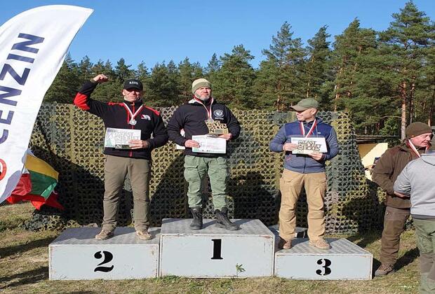 Podium indywidualnie East Bullet Holes