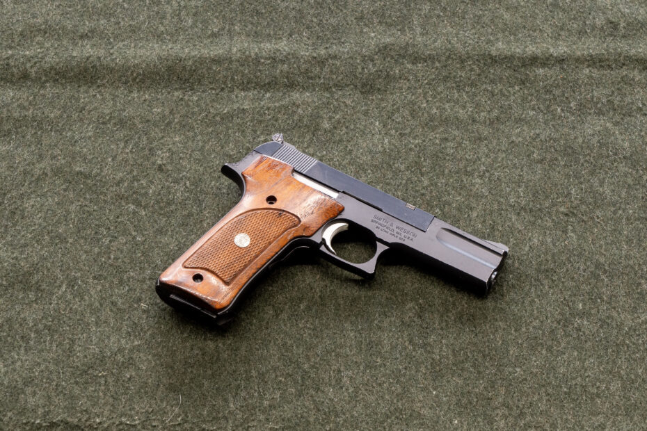 S&W 422