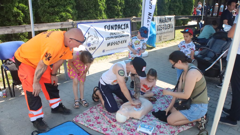 Piknik patriotyczny - stanowistko pierwszej pomocy