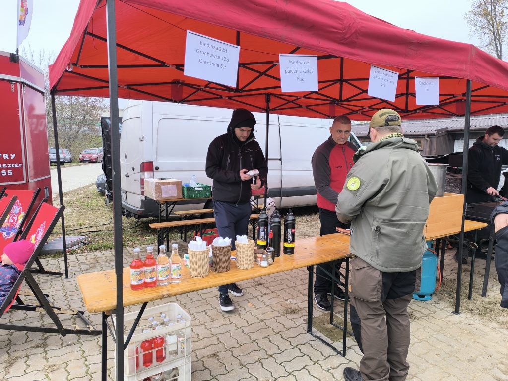 Rodzinny Piknik Patriotyczny 11 listopada 2025 na ZKS Warszawa = strefa gastronomiczna